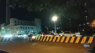 交通夜晚路口车辆视频的预览图